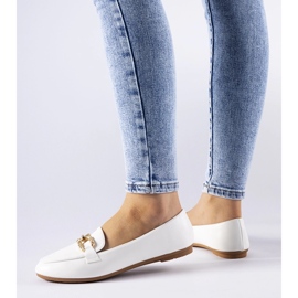 Mocasines con hebilla blancos de Sovera 1