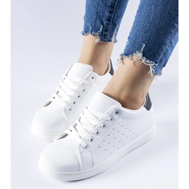 Zapatillas Bourassa blancas y negras. blanco 2