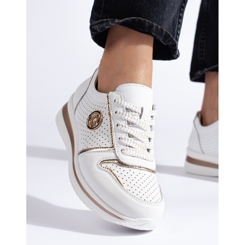 Zapatillas deportivas de piel blanca. blanco 2