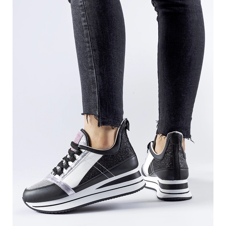 Zapatillas negras con purpurina en la plataforma Marce. negro 1