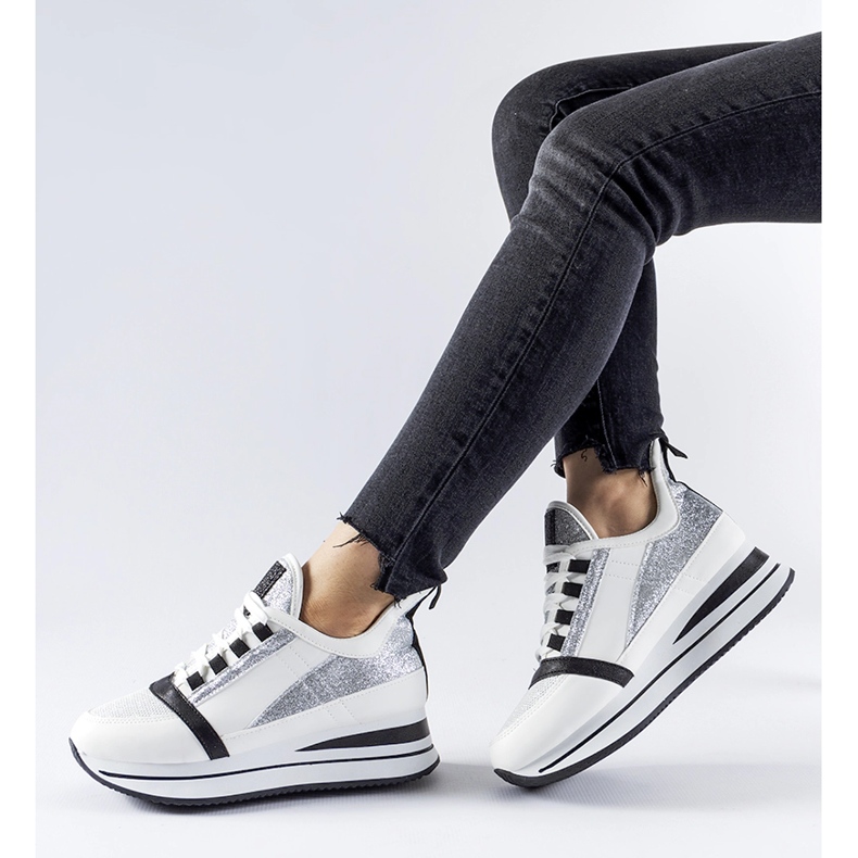 Zapatillas blancas con purpurina en la plataforma Marce. blanco 1