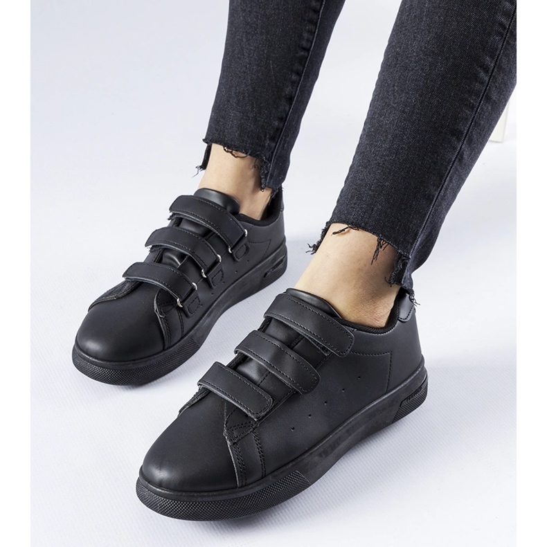 Zapatillas Paré negras con cierre de velcro. negro 1