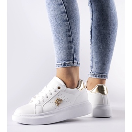 Zapatillas blancas con aplicación Fairfax de circonitas. blanco 1 Zapatillas blancas con aplicación Fairfax de circonitas. blanco 1