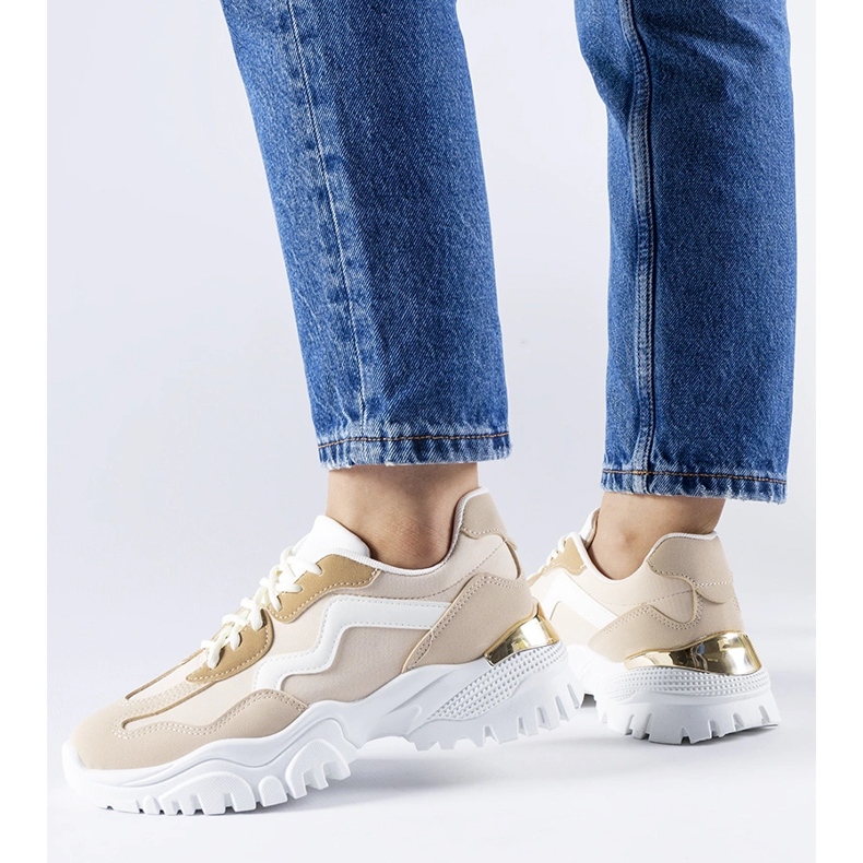 Zapatillas beige con suela masiva de Gironic. 1 Zapatillas beige con suela masiva de Gironic. 1