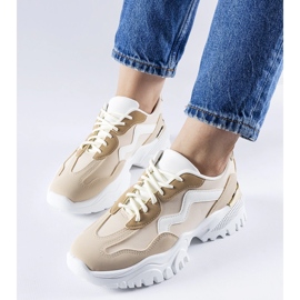 Zapatillas beige con suela masiva de Gironic. 2