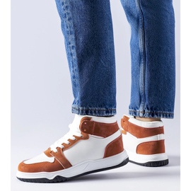 Zapatillas altas blancas y marrones de Elizabeth blanco 1