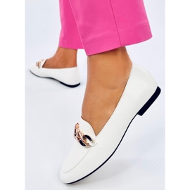 Mocasines blancos con cadena Addison 5