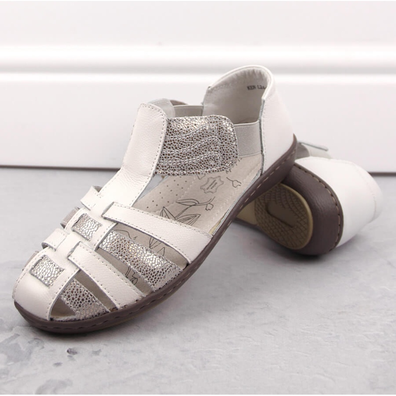 Sandalias cerradas de piel para mujer, beige, T.Sokolski 1