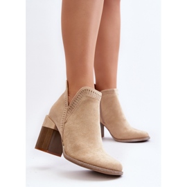 Botines Jolnima beige claro con tacón alto macizo y abertura 6