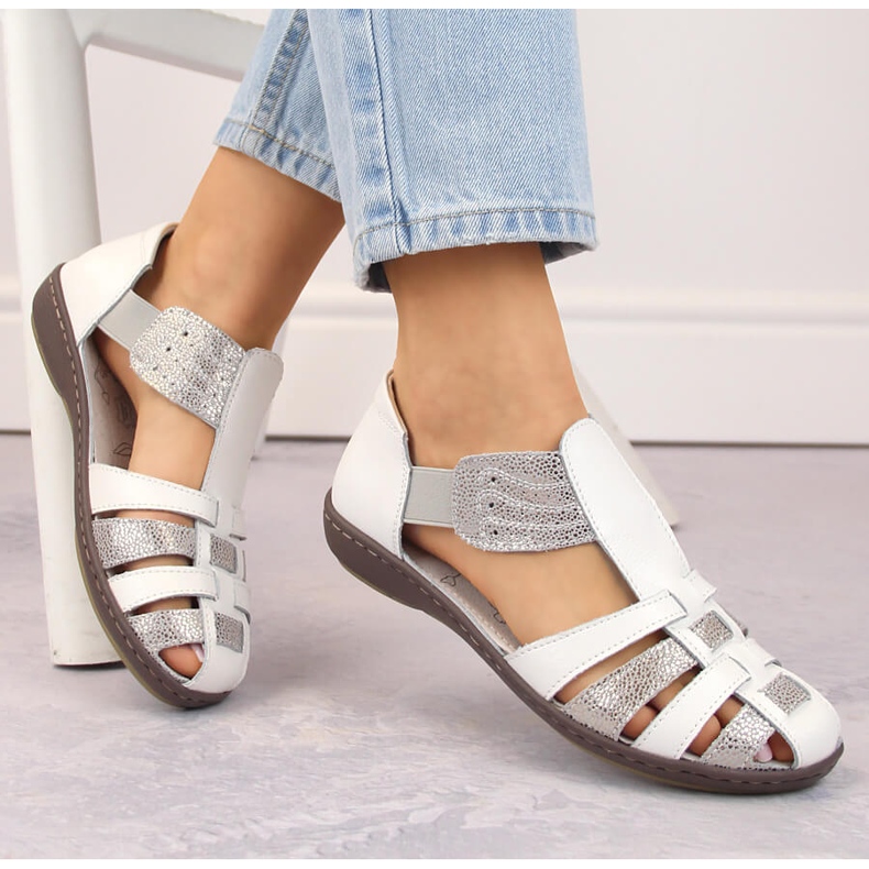 Sandalias cerradas de piel para mujer, beige, T.Sokolski 2