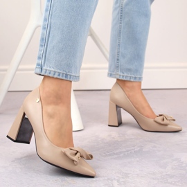 Zapatos de salón de mujer con tacón alto decorativo y lazo, Vinceza 62104 beige 5