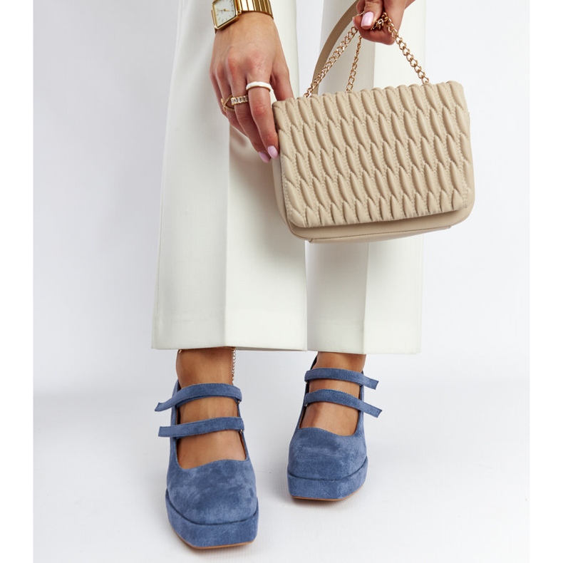 Zapatos de salón azules de Cher con un enorme tacón en bloque 2