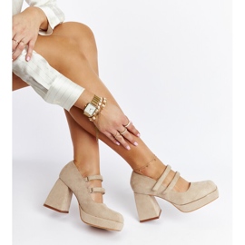 Zapatos de salón beige con tacón de bloque masivo Cher 1 Zapatos de salón beige con tacón de bloque masivo Cher 1