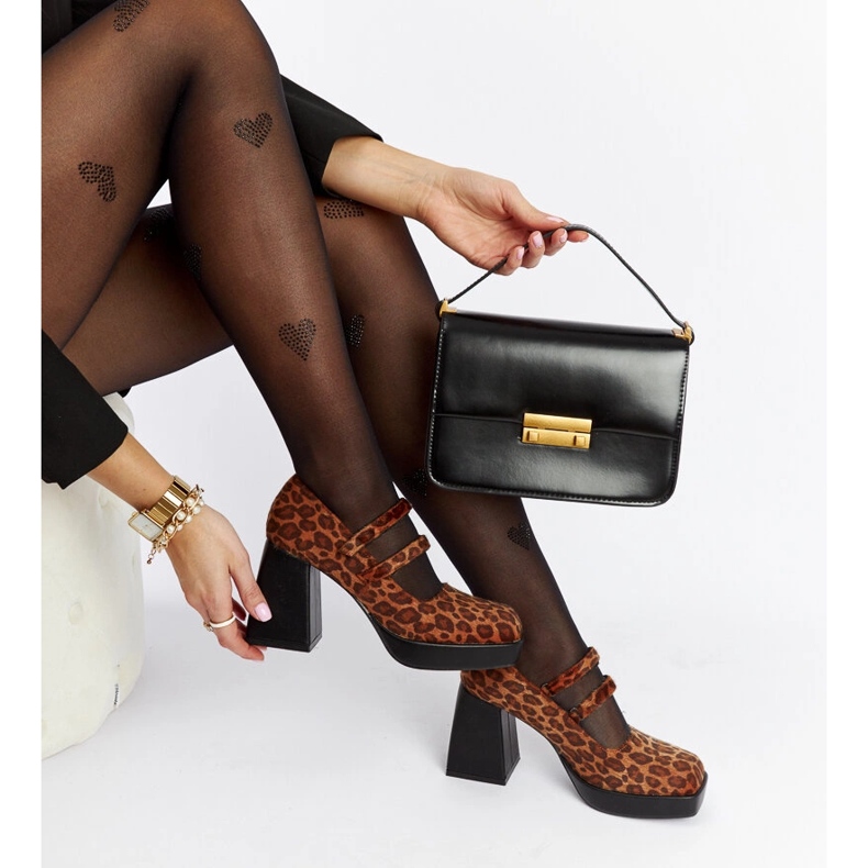 Zapatos de salón Cher de leopardo con un enorme tacón en bloque marrón 1