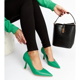 Stilettos Nixon verdes de tacón bajo 1