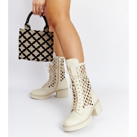 Botas de tacón caladas beige de Visalia 2