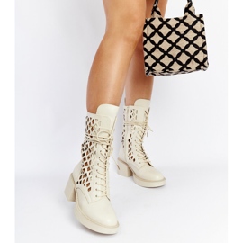 Botas de tacón caladas beige de Visalia 3