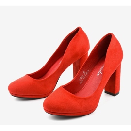 Zapatos de tacón de ante rojo en el poste Recite 2