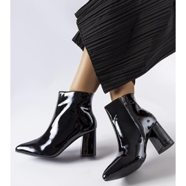 Botines de charol negros de Usinaya 1
