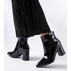 Botines de charol negros de Usinaya 2