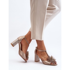 Sandalias de piel con tacón alto y decoración Laura Messi 2758 Oro dorado 10