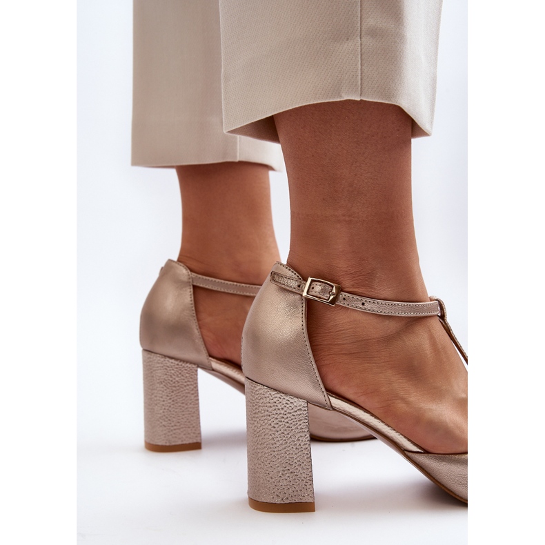 Sandalias de piel con tacón alto y decoración Laura Messi 2758 Oro dorado 1