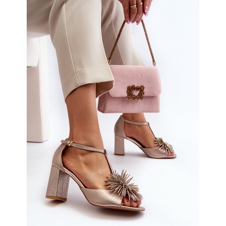 Sandalias de piel con tacón alto y decoración Laura Messi 2758 Oro dorado 2