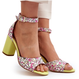 Sandalias de tacón con flores amarillas Vitamella amarillo 10