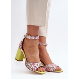 Sandalias de tacón con flores amarillas Vitamella amarillo 3