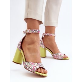 Sandalias de tacón con flores amarillas Vitamella amarillo 5