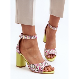Sandalias de tacón con flores amarillas Vitamella amarillo 6