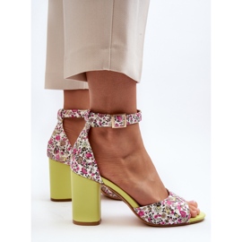 Sandalias de tacón con flores amarillas Vitamella amarillo 7