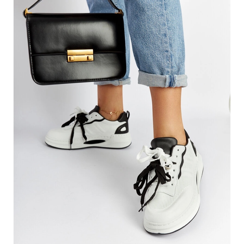 Zapatillas Galdino blancas y negras. blanco 2