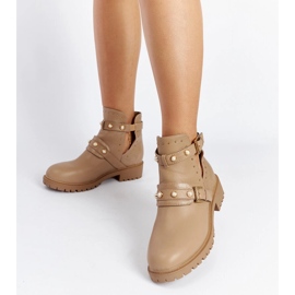Botines beige con cutie y perlas Asker 3