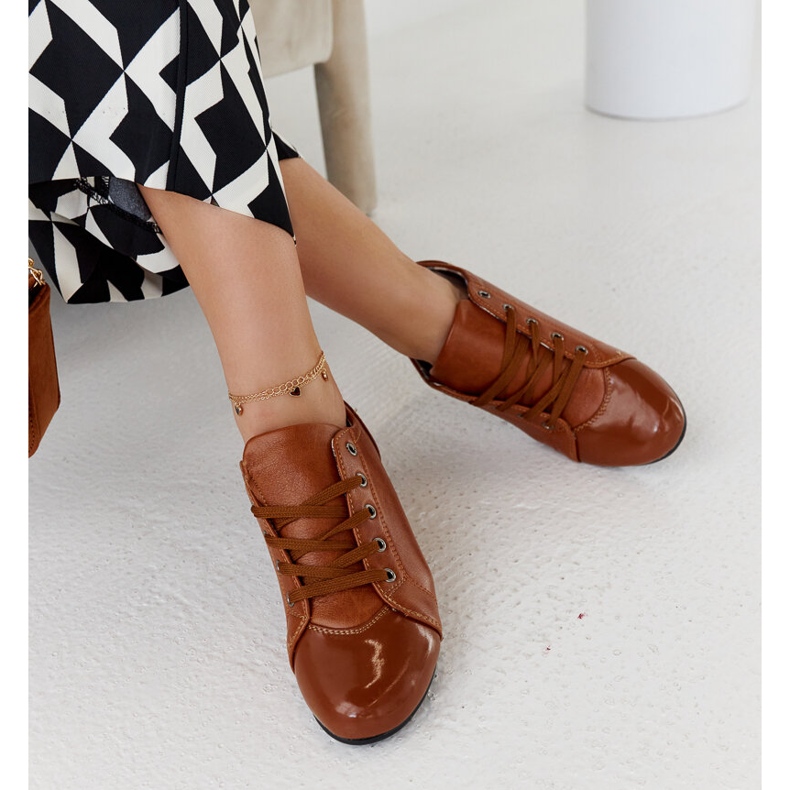 Zapatos marrones con puntera de charol de Parady. marrón 1 Zapatos marrones con puntera de charol de Parady. marrón 1