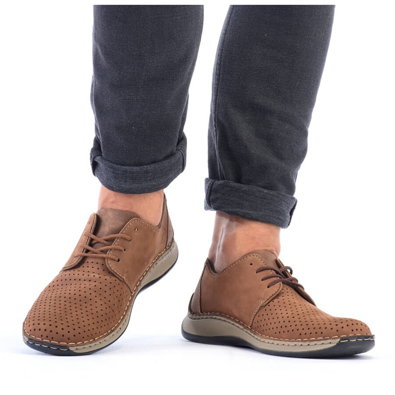 Zapatos marrones de piel calada para hombre Rieker 05226-24 marrón 1