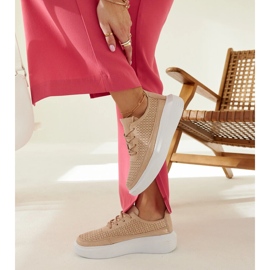 Las zapatillas doradas con plataforma de Lori dorado 4