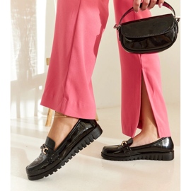 Mocasín charol negro con hebilla Sardis 1