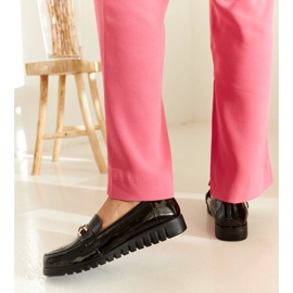 Mocasín charol negro con hebilla Sardis 2