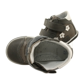 Zapatos de cuero para niñas con flores blancas 91904 gris bartek 6