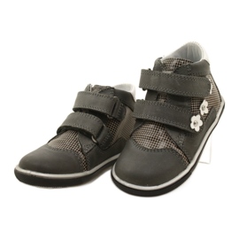 Zapatos de cuero para niñas con flores blancas 91904 gris bartek 3