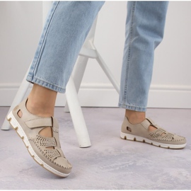 Zapatos mujer piel calada con velcro, beige Rieker 49958-61 3