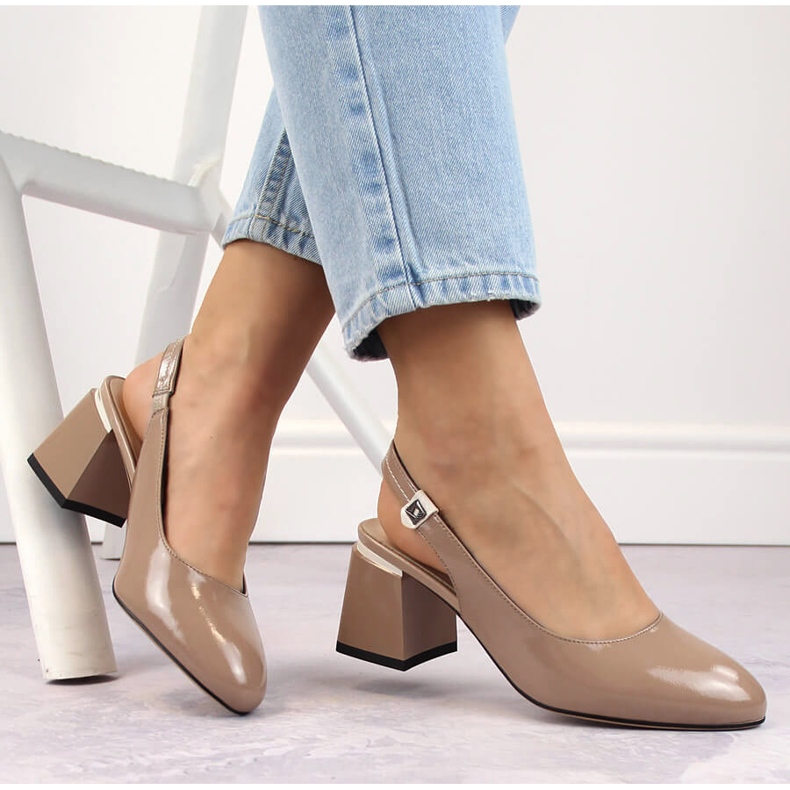 Sandalias de mujer elegantes en charol con tacón alto beige Vinceza 66600 1
