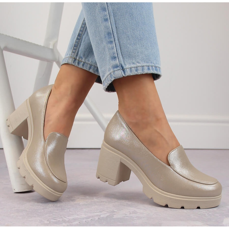 Zapatos slip-on de mujer beige con tacón alto y plataforma Potocki 12040 1 Zapatos slip-on de mujer beige con tacón alto y plataforma Potocki 12040 1