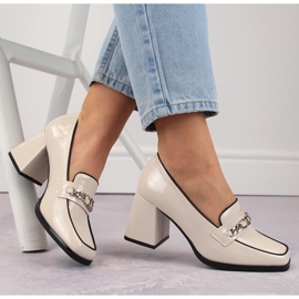 Zapatos de mujer de charol con tacón decorativo, beige Potocki 12322 2