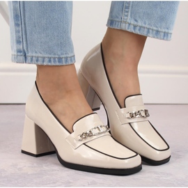 Zapatos de mujer de charol con tacón decorativo, beige Potocki 12322 4