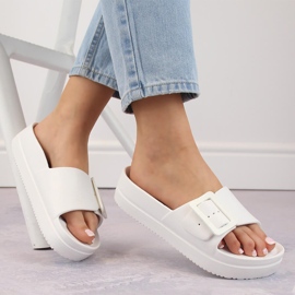 Chanclas de mujer con plataforma de espuma y hebilla, blanco Big Star NN274A661 1 Chanclas de mujer con plataforma de espuma y hebilla, blanco Big Star NN274A661 1