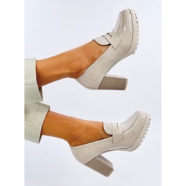 Mocasines tacón charol Jeffis Beige 1