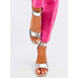Sandalias de tacón Ellen Silver con cinturón plata 1