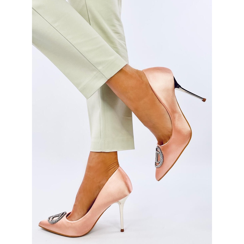 Tacones Malconi Champagne con decoración de cristal rosado 2 Tacones Malconi Champagne con decoración de cristal rosado 2
